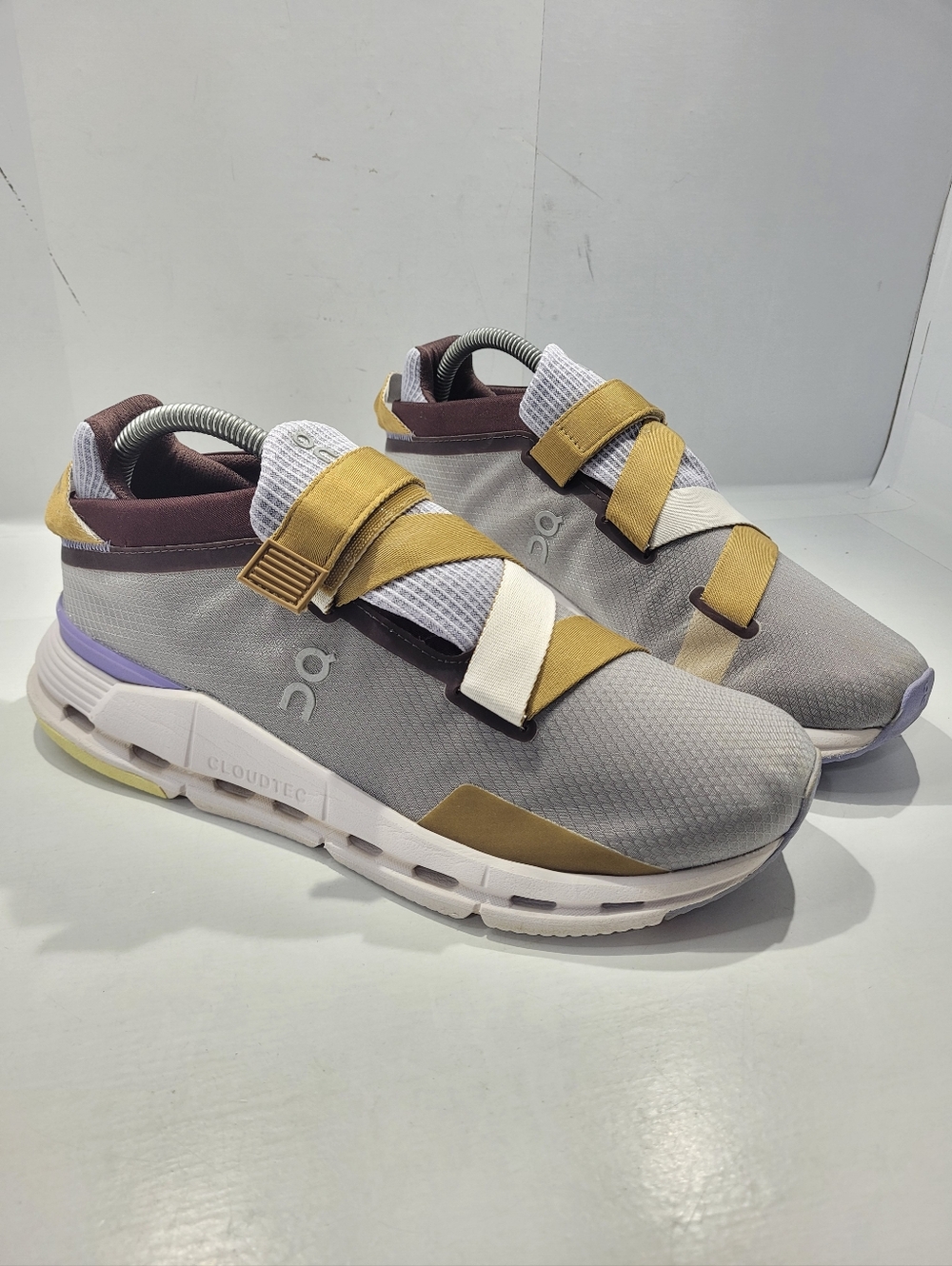 ON CLOUDNOVA WRAP ATHLETIC RUNNING SHOES WOMEN'S SIZE 9.5 RAISIN/LAVENDER